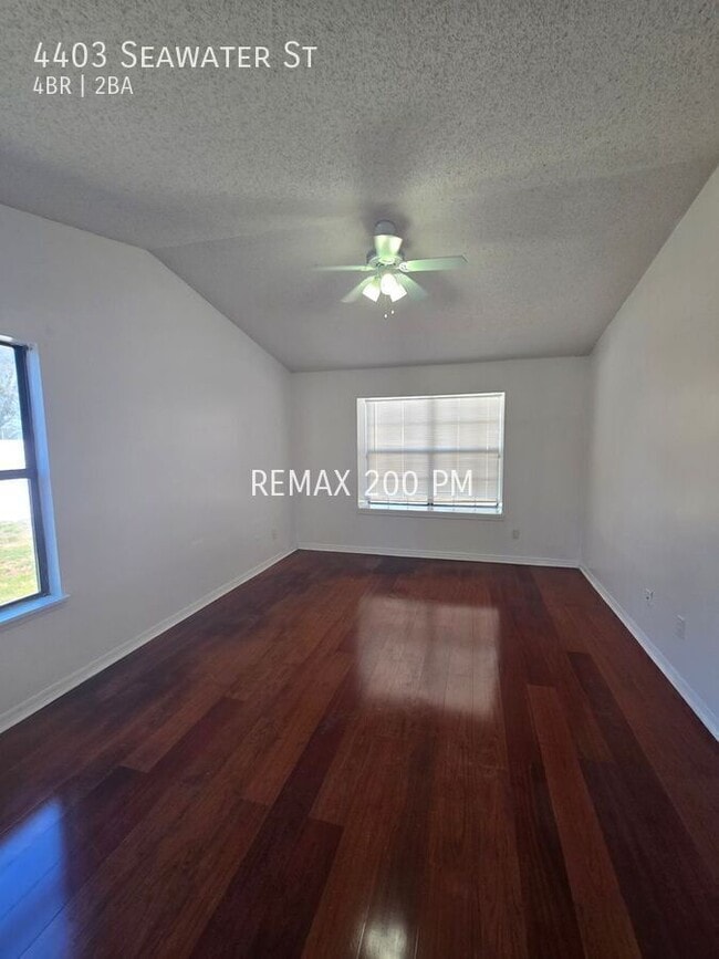 Building Photo - 4403 Seawater St