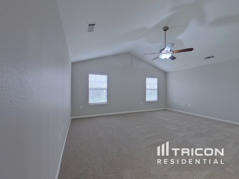Building Photo - 4837 Autumn Oak Dr