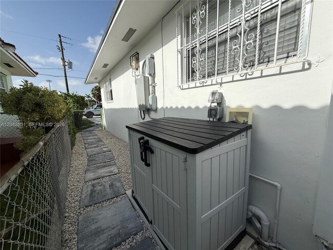Building Photo - 8860 SW 32nd St