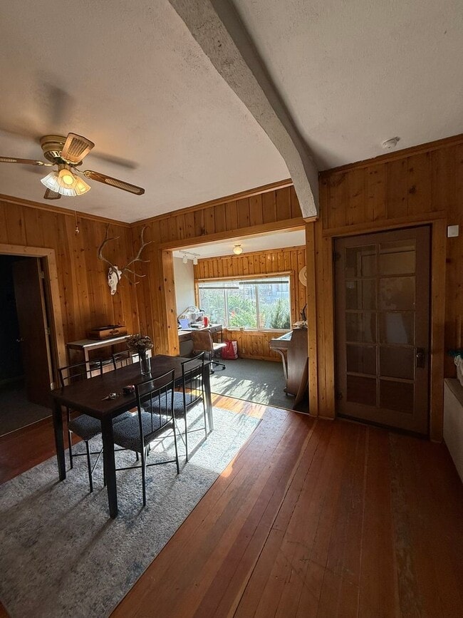 Building Photo - 227 S H St