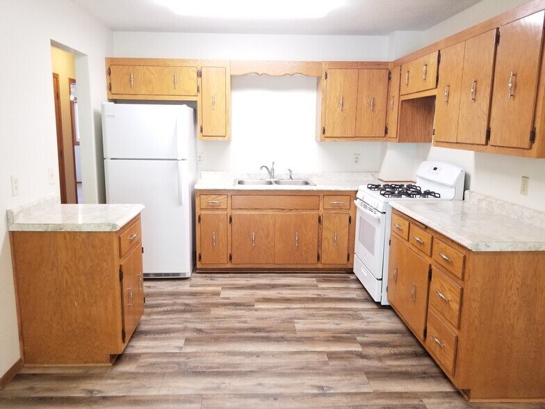 Building Photo - 220 Leighton Dr