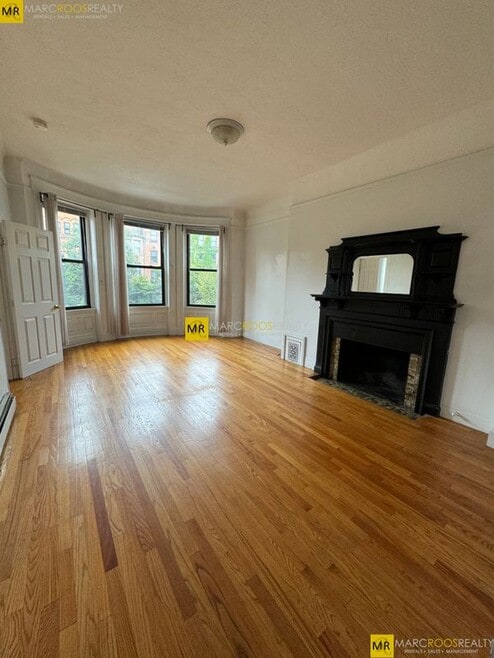 Building Photo - 587 Beacon St