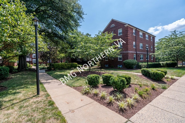 Building Photo - 2101 N Scott St