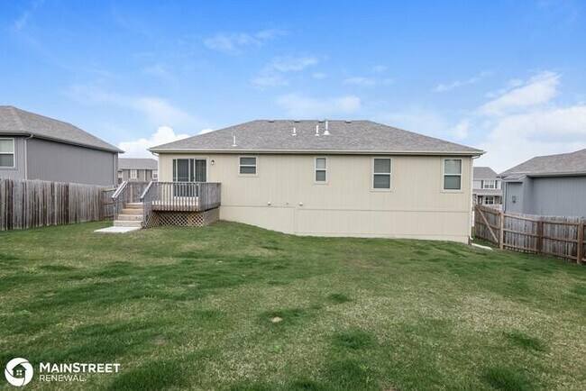 Building Photo - 419 Sunflower Dr, Raymore, MO 64083