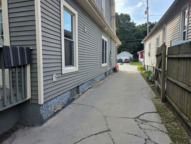 Building Photo - 1214 Hamilton St