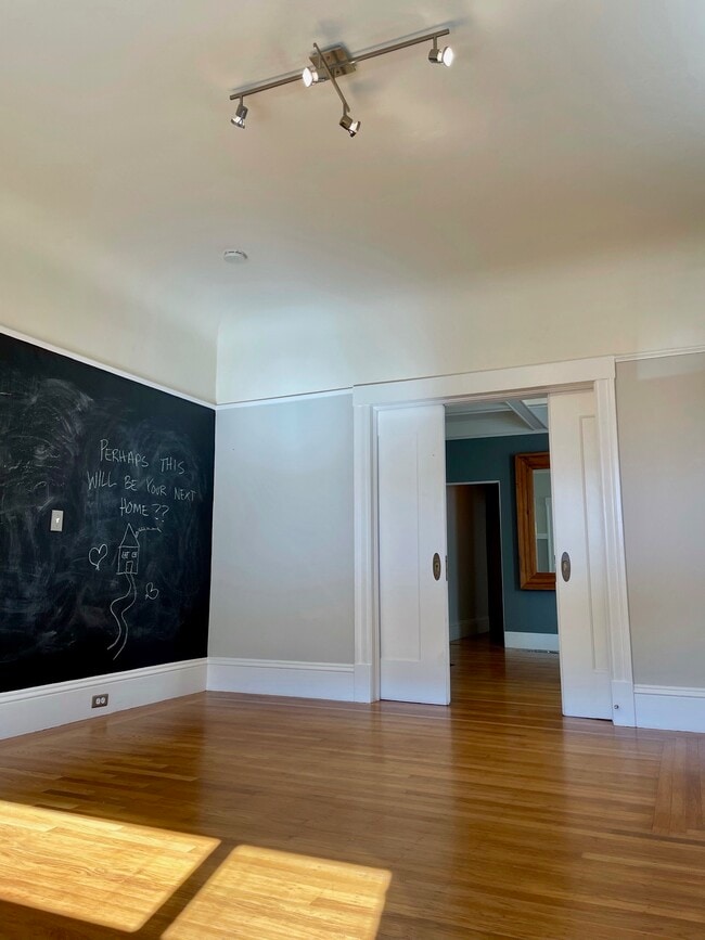 Building Photo - 482 38th St