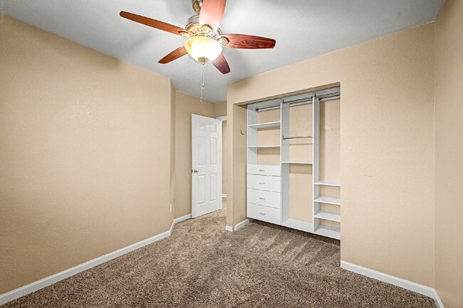 Building Photo - "Charming 3-Bedroom Duplex in Englewood with 2 Full Baths - Your Ideal Home Awaits!"