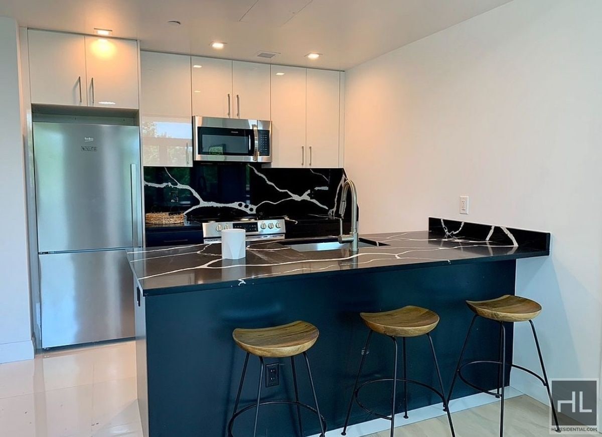 Building Photo - Stunning 1 bedroom in Riverdale