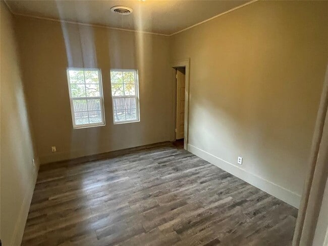 Building Photo - 220 N 8th St