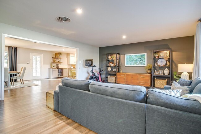Building Photo - Beautiful Home on Corner Lot in South Hill...