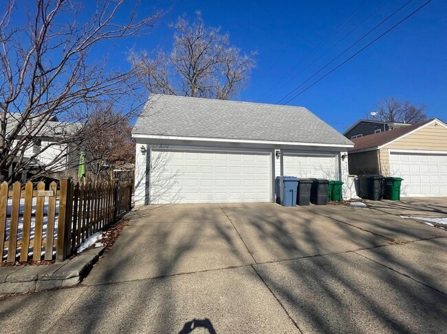 Building Photo - 4453 York Ave S