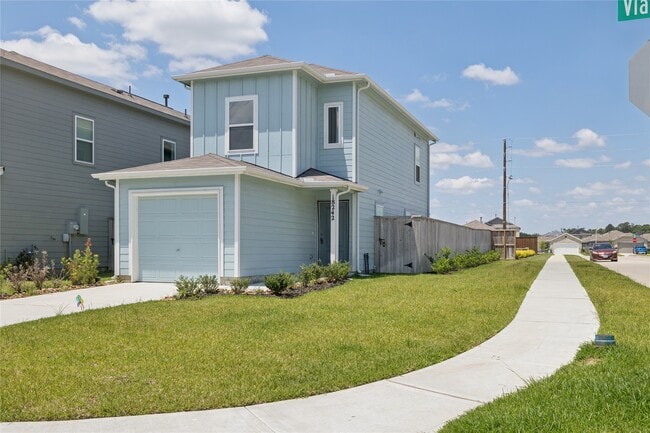 Building Photo - 18242 Via Aurelia Dr