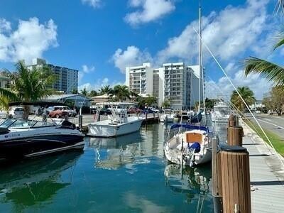 Building Photo - 1609 N Riverside Dr