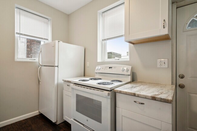 Building Photo - 924 S 58th St