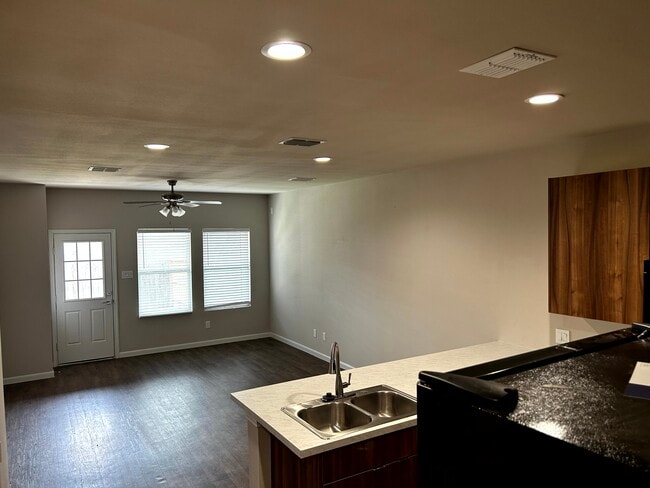 Building Photo - 21361 W Wallis Dr