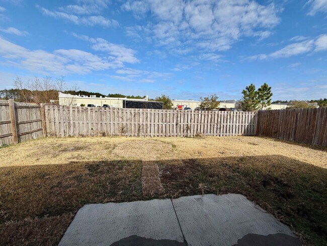 Building Photo - 3/2 GREAT location