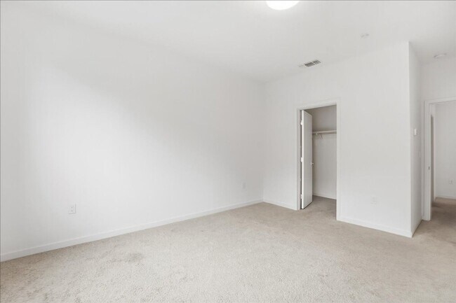 Building Photo - 6117 Bridgecross Dr