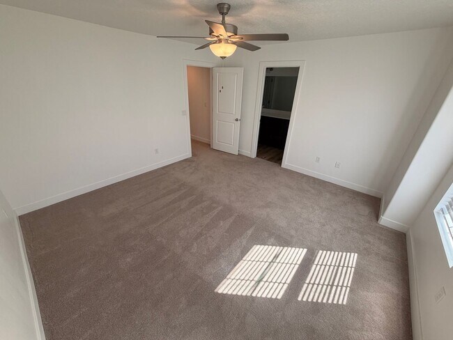 Building Photo - 498 1225 N