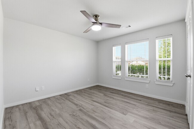 Building Photo - 12411 Southern Trail Ct