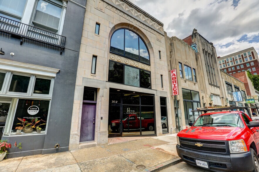 Building Photo - 302 E Grace St