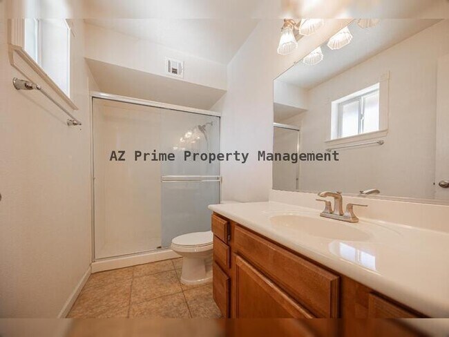 Building Photo - 2429 E Juanita Ave