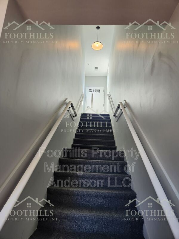 Building Photo - 216 N Main St