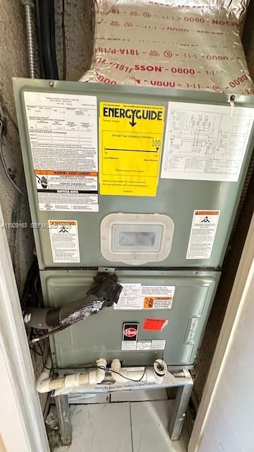 Building Photo - 3401 N Country Club Dr