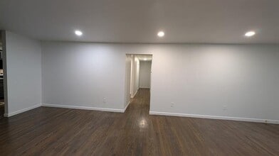 Building Photo - 1406 Eastus Dr