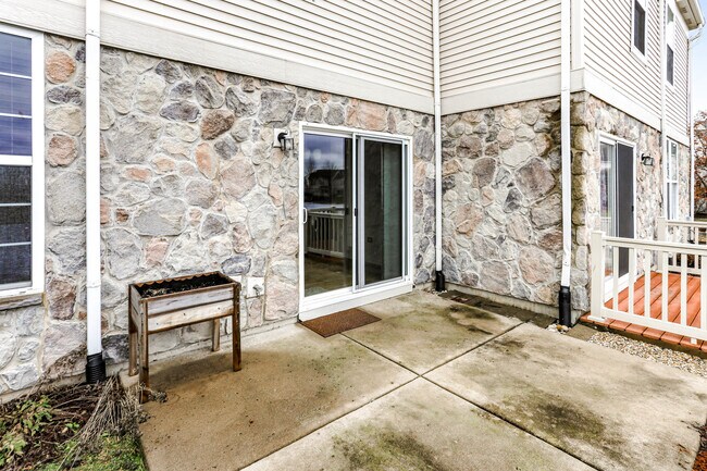 Building Photo - 16846 S Mallard Ln