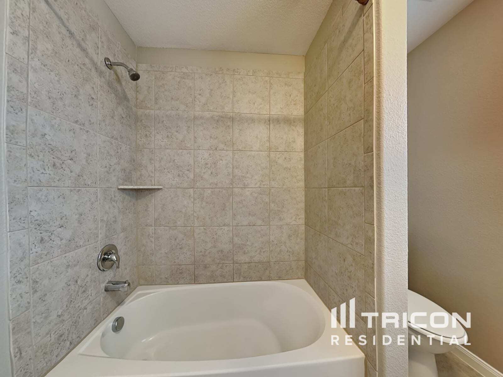 Building Photo - 1327 Tamarack Dr