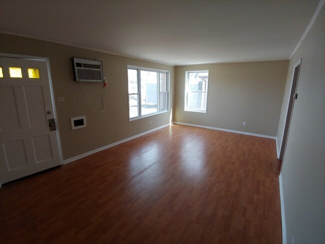 Building Photo - 211 Sauk Trail