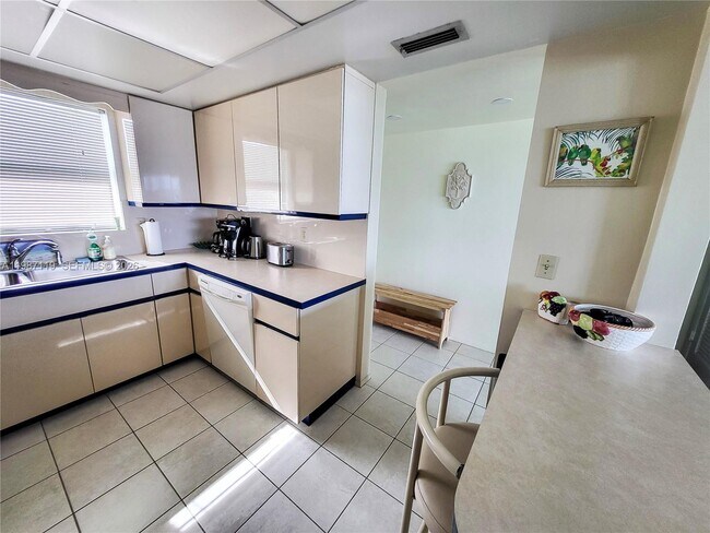 Building Photo - 1750 S Ocean Blvd