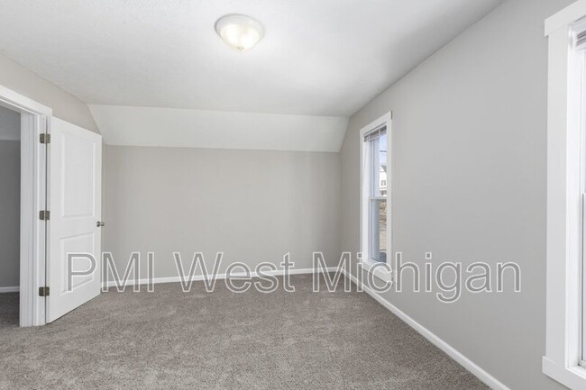 Building Photo - 1038 3rd St NW