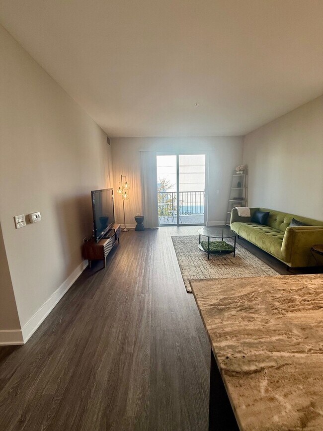 Building Photo - 18w070 Royce Blvd