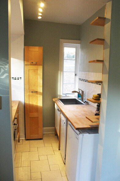 kitchen - 2948 Albemarle St NW