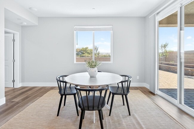 Building Photo - 1024 Saker Falcon Dr