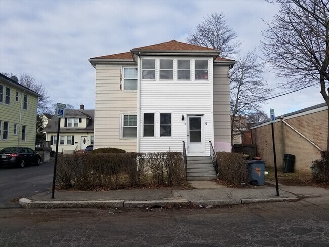 Building Photo - 11 Grossman St