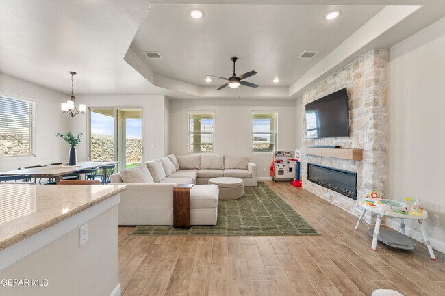 Building Photo - 828 Paseo Solar Dr