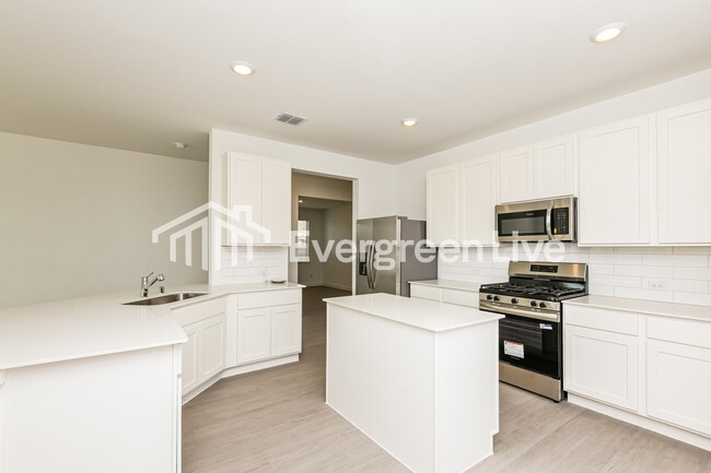 Building Photo - 1220 Dragon Wy