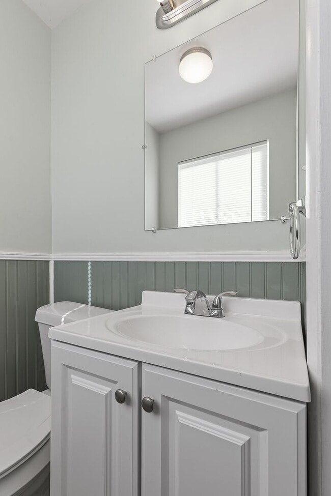 Building Photo - For Rent - Adorable 4BR 2BA house - East R...