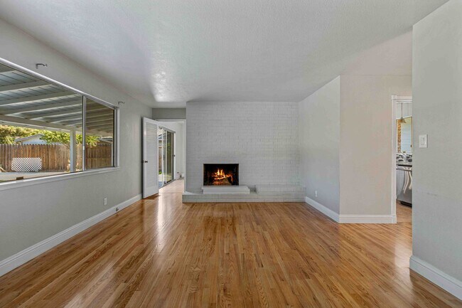 Building Photo - 2825 Westchester Ln