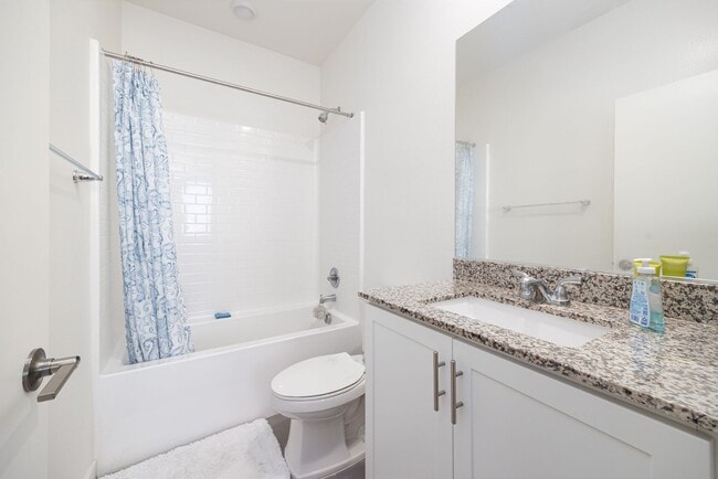 Building Photo - Modern 3-Story Townhouse in Agualuna!
