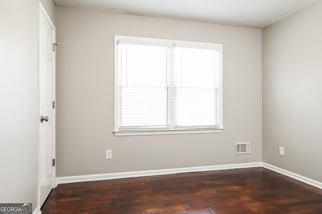 Building Photo - 4110 Summer Wood Dr