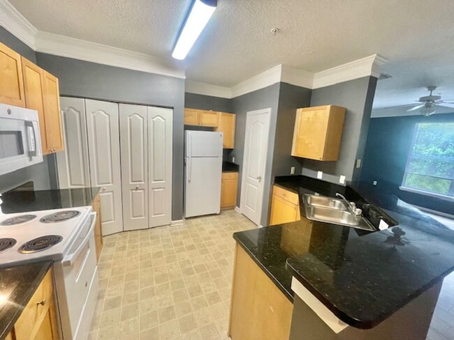 Building Photo - Orlando - 2 Bedroom, 2 Bathroom - $1695.00