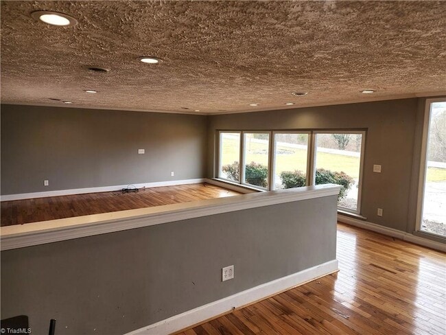 Building Photo - 146 Siloam Rd