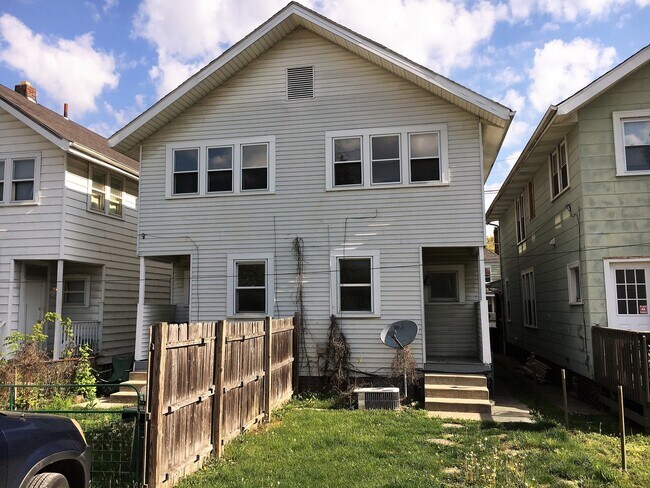 Building Photo - 431-433-433 E Tompkins St