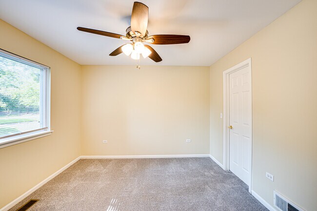 Building Photo - 3147 Saganashkee Ln