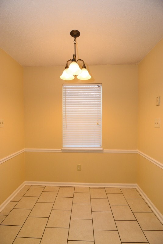 Building Photo - 515 Ridgewood Dr