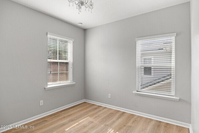 Building Photo - 92 Fernbrook Dr