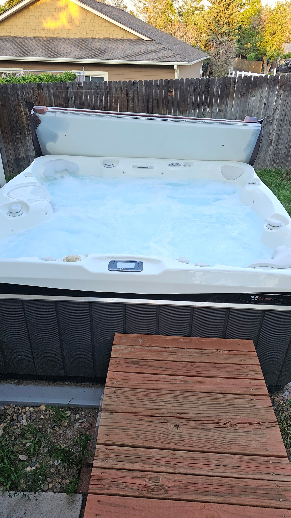7-person luxury hot tub - 6782 Swadley Court